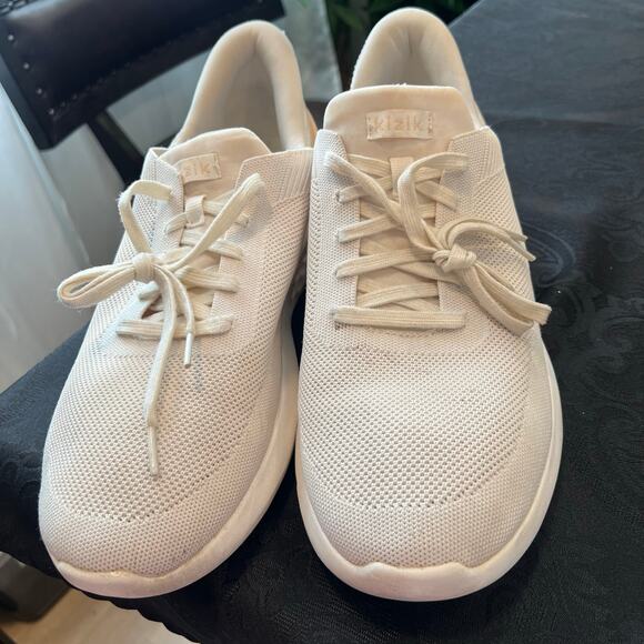 Kizik slip on cream shoes men 13 women 14.5 - Picture 2 of 11